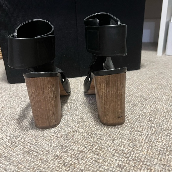 Vince Faye open toe bootie - Picture 5 of 5